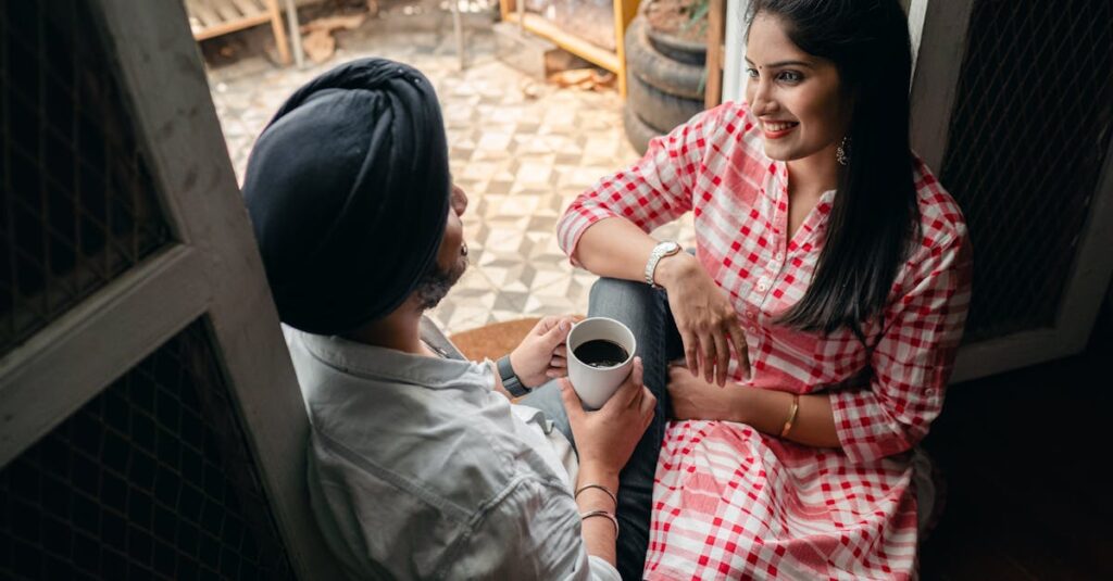 交際中のコミュニケーションで疑問や価値観の違いを丁寧に話し合う様子を表すイラスト