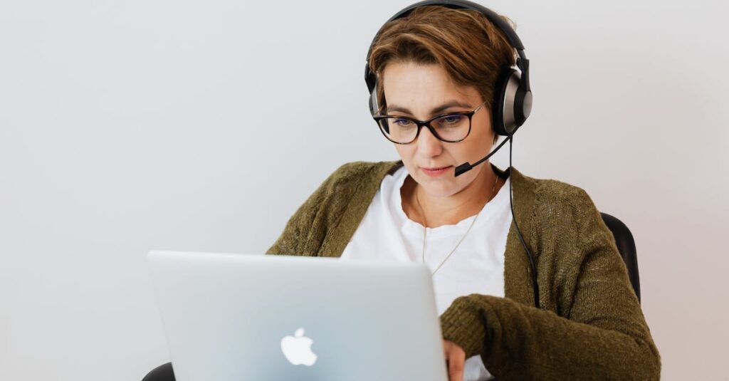 婚活中の不安や悩みをオンラインでカウンセラーに相談して解決する場面のイメージ