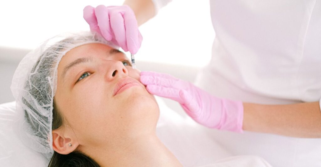 信頼できる技術力とアフターケアで安心して任せられるTHE CLINICの医師陣