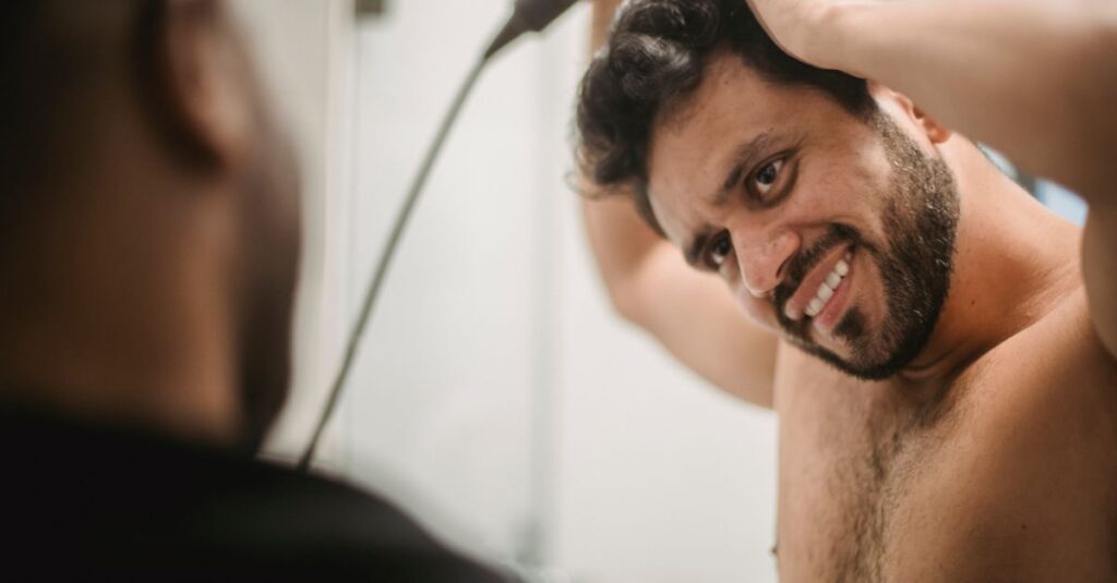 本格的なヘアケアを取り入れる男性のライフスタイル