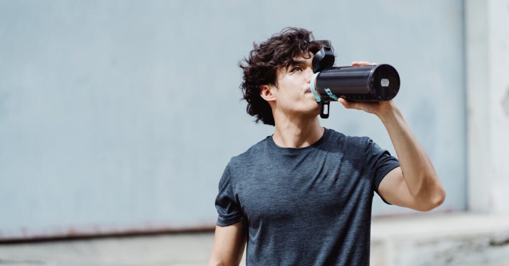 男性の頭皮と髪の保湿を意識したケアのイメージ