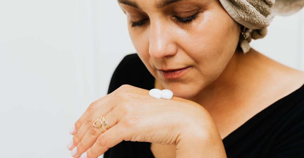 ディセンシア使用前と使用後の肌状態を比較するビフォーアフター画像（潤い・明るさの変化）