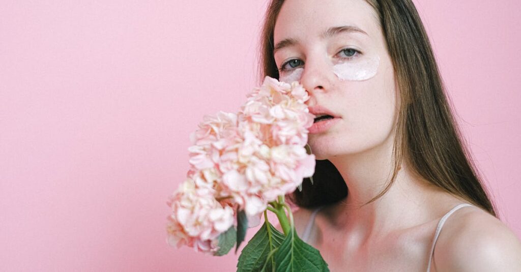 敏感肌の女性が安心して使えるクレンジング製品を選ぶ様子