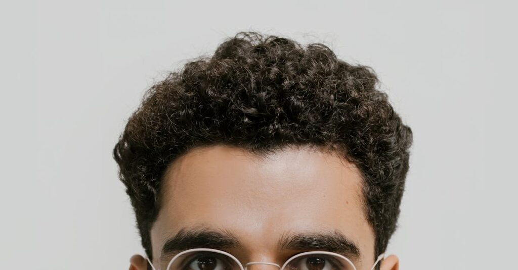 髪が立ち上がりやすくなりセットが楽になった男性のイメージ