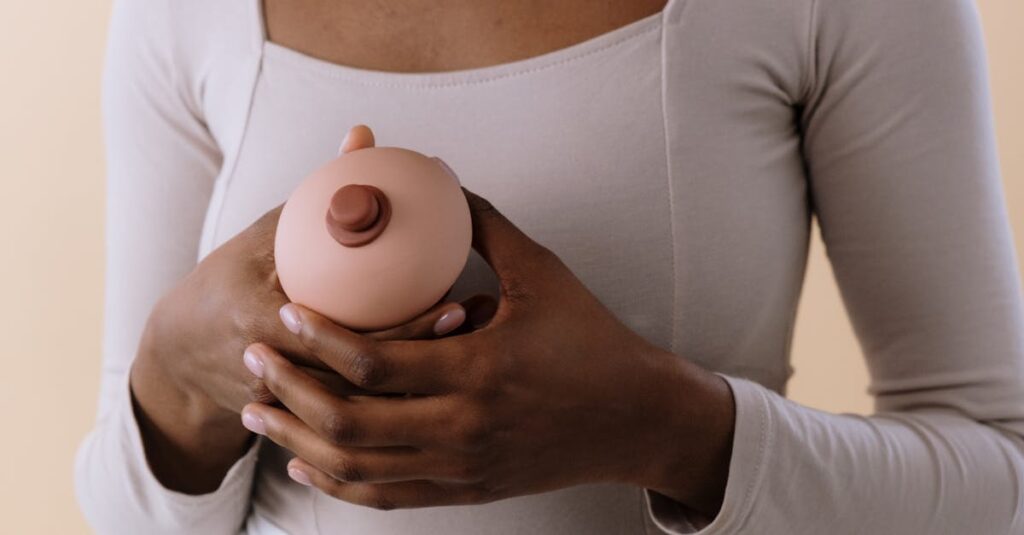 患者ごとの感触の好みに応じてバストの柔らかさをデザインできるのがTHE CLINICの強み