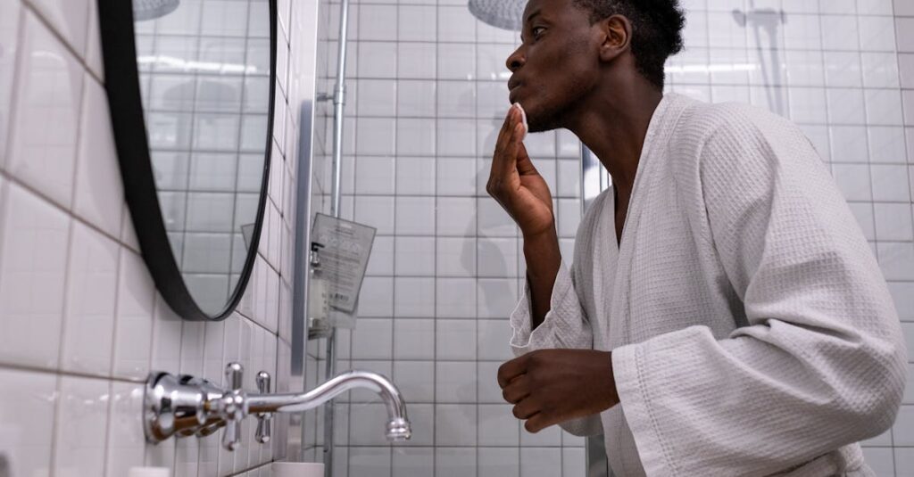 時短派と丁寧派の男性がそれぞれBELLUMOREを使うシーン