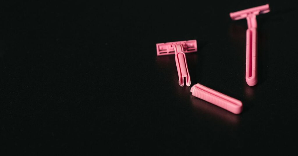 医療脱毛の痛みや副作用について説明を受ける女性のイメージ画像