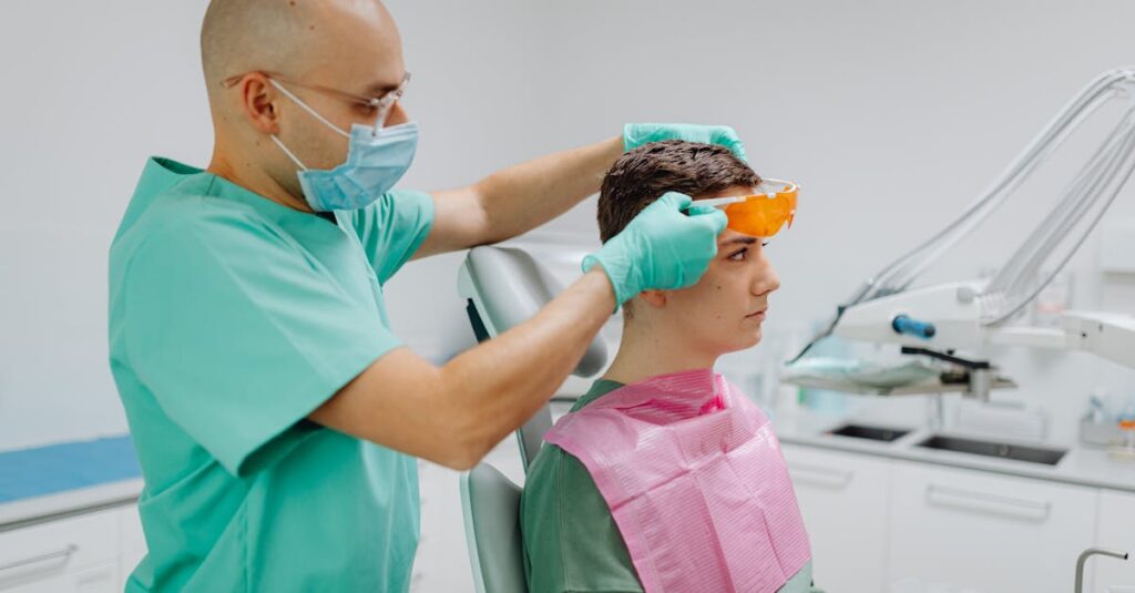 医薬品として安全性が説明されているイメージ、注意書きや薬剤師の説明を受ける様子