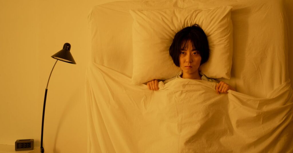 ダンスを始める前に不安そうな表情の女性。初心者でも安心できる環境が整っている