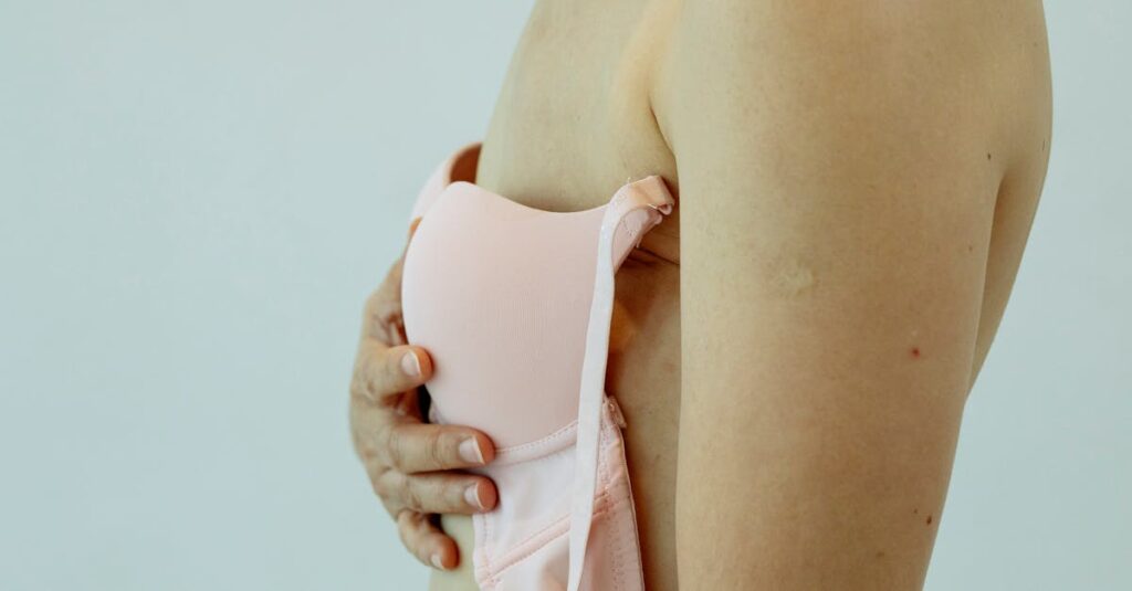 年齢による下垂に自然なハリを与える脂肪注入豊胸の40代女性症例