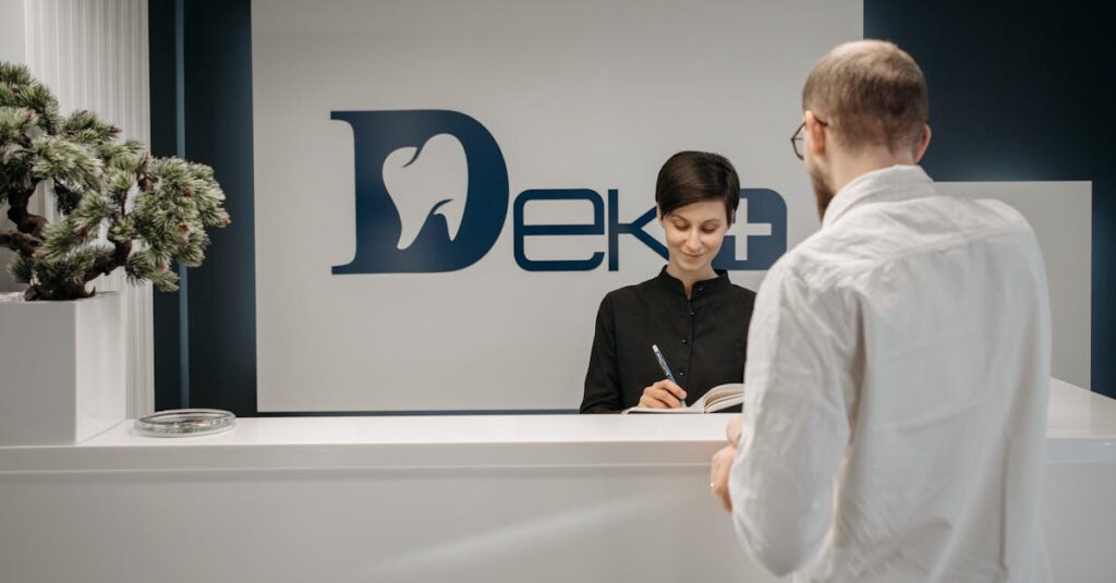 笑顔で迎えてくれる大美会クリニックの受付風景