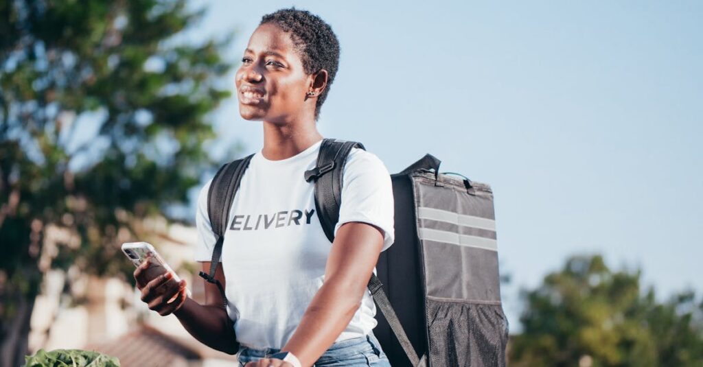 エニピルの最短翌日配送を体験する女性