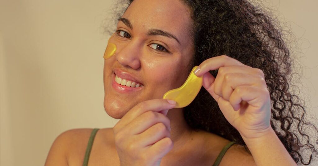 トライアルキットの内容と価格に満足している女性のイメージ