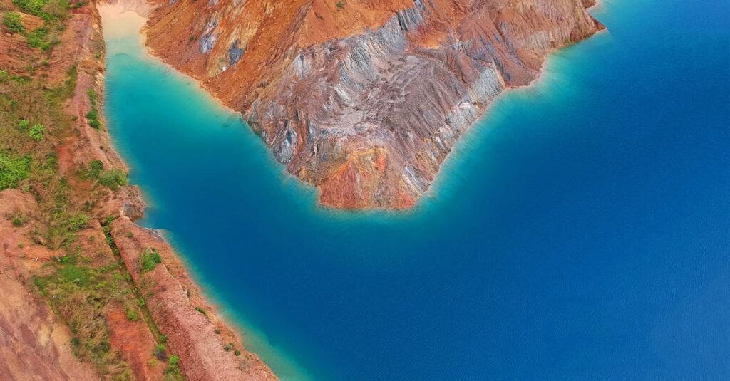 日田天領水と他のシリカウォーター製品を比較した棒グラフや製品ボトルの一覧