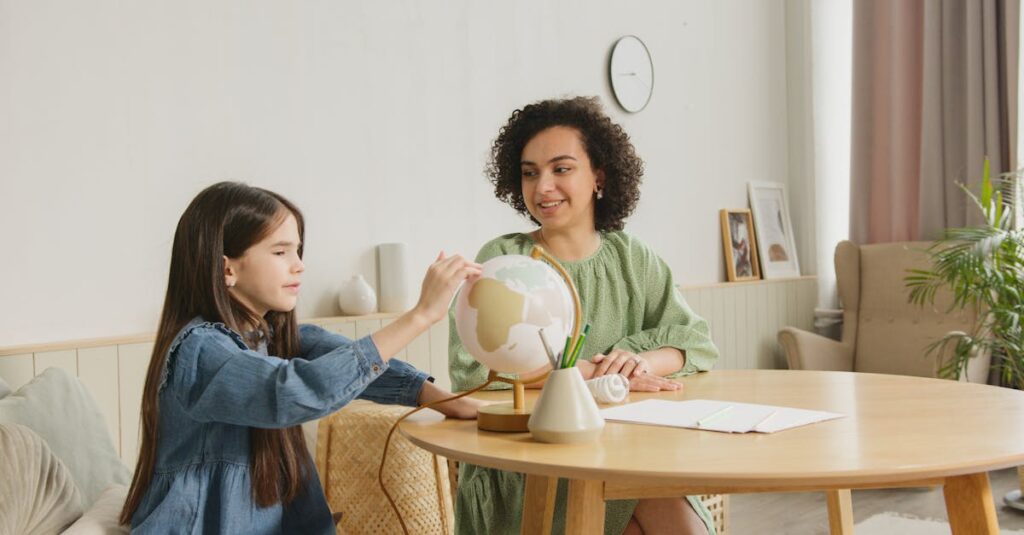 優しくサポートしてくれる女性インストラクターと、生徒が楽しそうに会話している場面