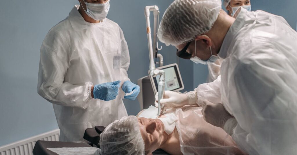 信頼できる技術力とアフターケアで安心して任せられるTHE CLINICの医師陣