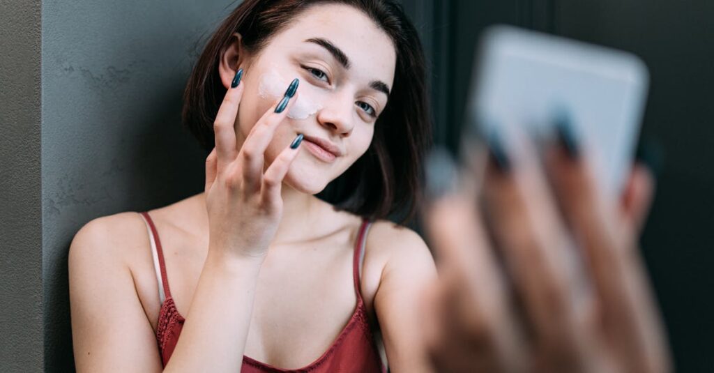 アスタリフトのコラーゲンドリンクを1ヶ月継続して肌にハリとツヤが出た女性のイメージ。