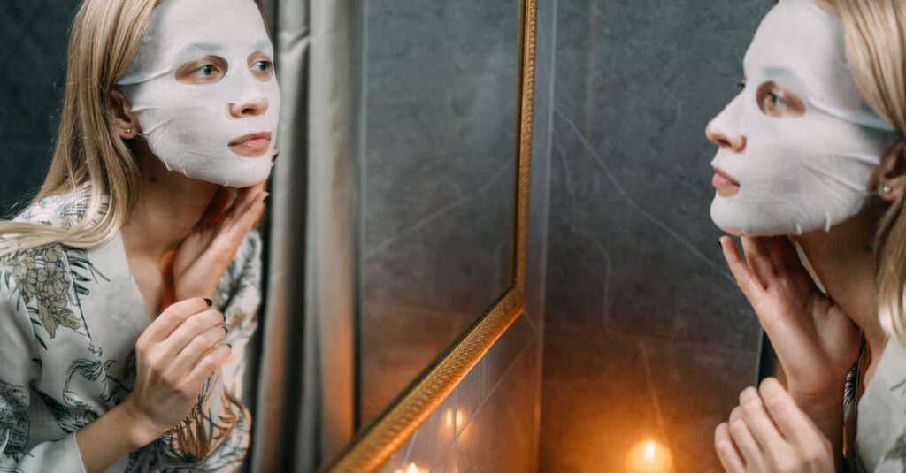 自分の肌悩みに合ったスキンケアを選ぼうとしている女性のイメージ