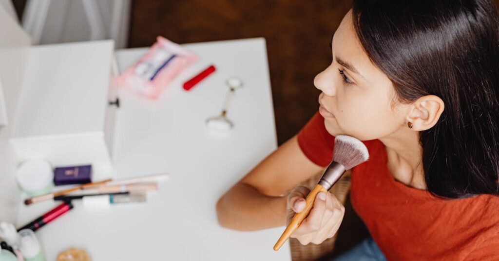 ファンデーションの厚塗りによる肌ストレスのイメージ