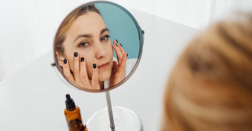 レチノール使用初期に現れるA反応（赤み・皮むけなど）の説明図