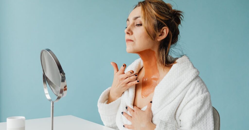 スキンケア製品の正しい使い方を実演する女性。洗顔から保湿までのステップが丁寧に説明されているイメージ