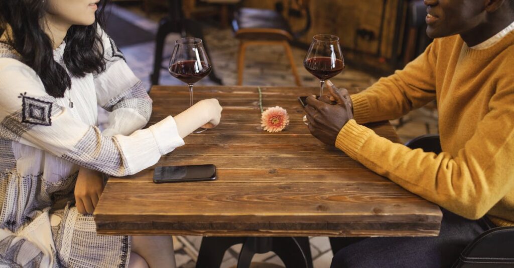 婚活プロフィールで人柄を伝える工夫をする様子を描いたイメージ