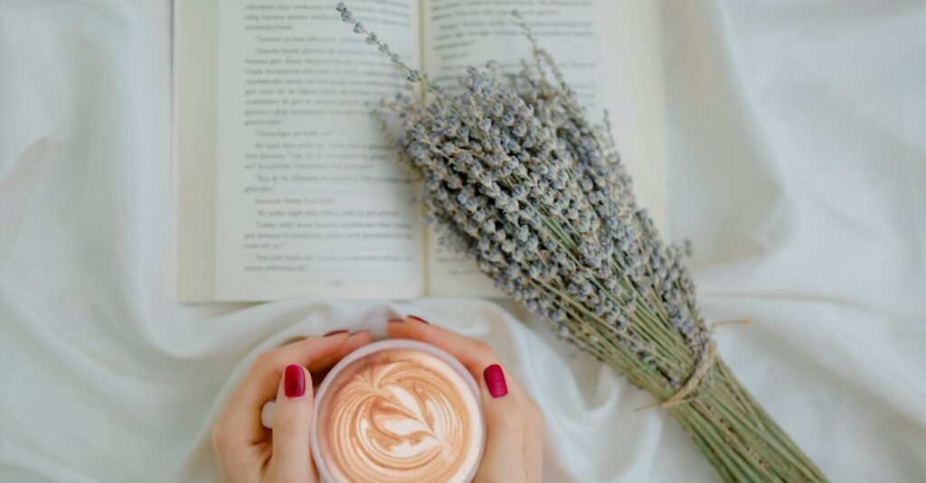 アスタリフトのコラーゲンドリンクを効果的に飲むためにタイミングや継続のコツを実践する女性。