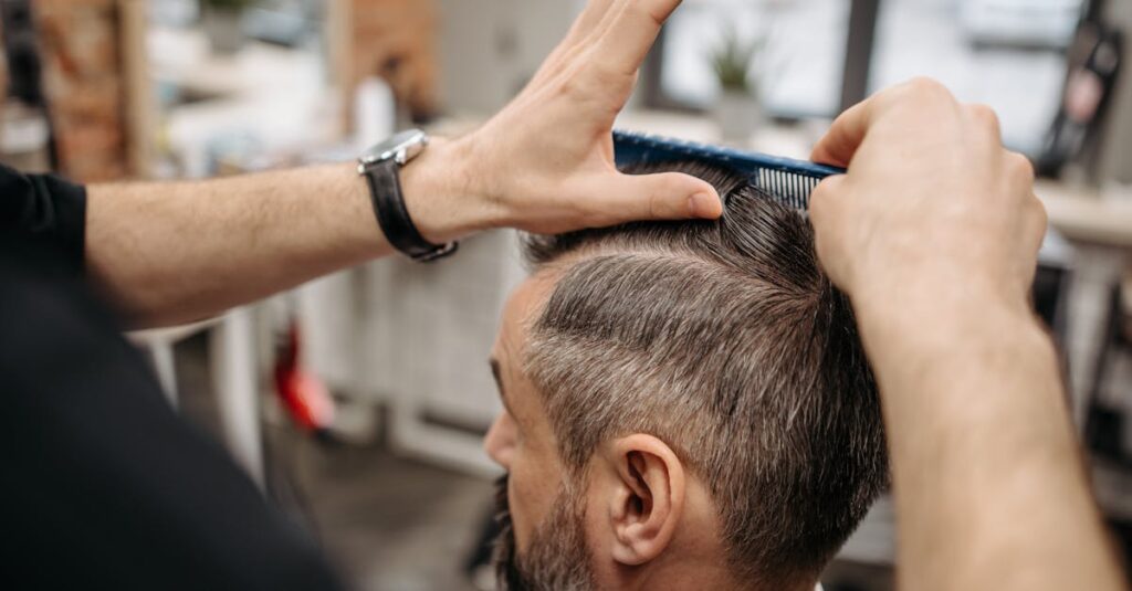 頭皮ケアによって髪が立ち上がりやすくなる男性のイメージ