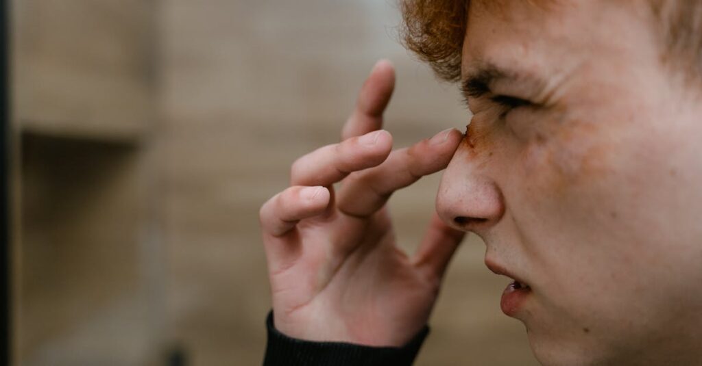 すっぴんに不安を感じる女性の心情を表すイメージ