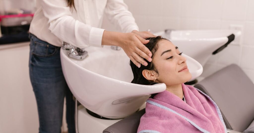 スカルプD メディカルミノキ5 プレミアムを使用して発毛効果を実感する男女のイメージ