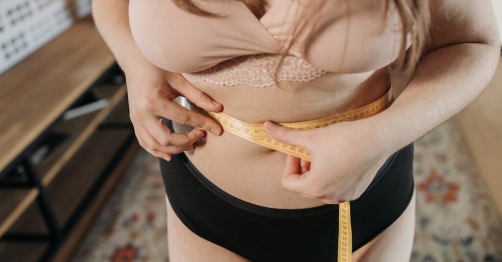 30代40代女性がマルコの体験に行くべき理由を示す、年齢による体型変化に悩む女性の姿