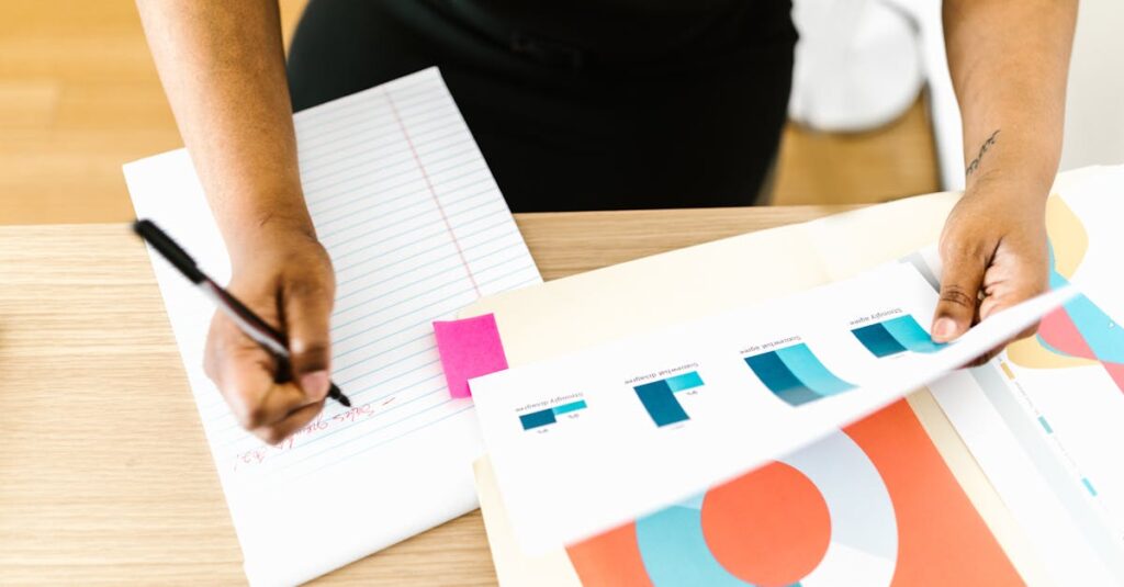 商品レビューを見極める方法を示すビジュアル。スマホの画面に複数の口コミ評価が表示されている