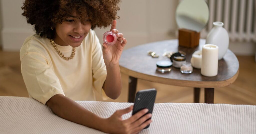 SNSで話題になっているマイナチュレの使用感や染まり方