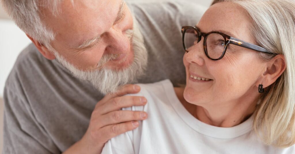 使用前の白髪や髪の状態のクローズアップ写真