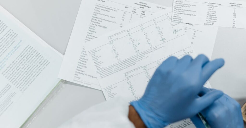 BELLUMOREを1ヶ月使用したことで肌のキメやトーンが改善された男性の比較図