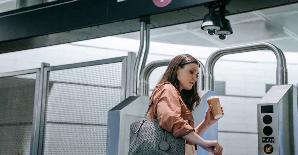池袋駅から徒歩0分の立地にあるダンススタジオの外観。通いやすさ抜群の場所に位置