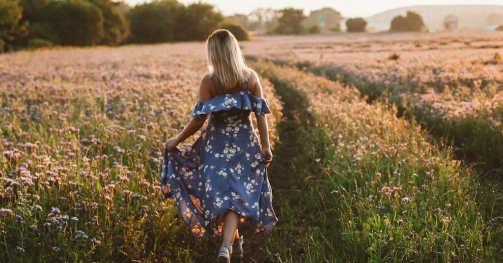 自然で美しいバストを手に入れて自信を持つ女性のイメージ