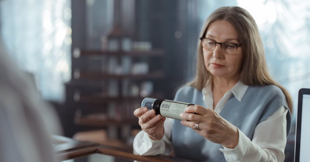 ドラッグストアでスカルプD メディカルミノキ5 プレミアムが並ぶ棚のイメージ