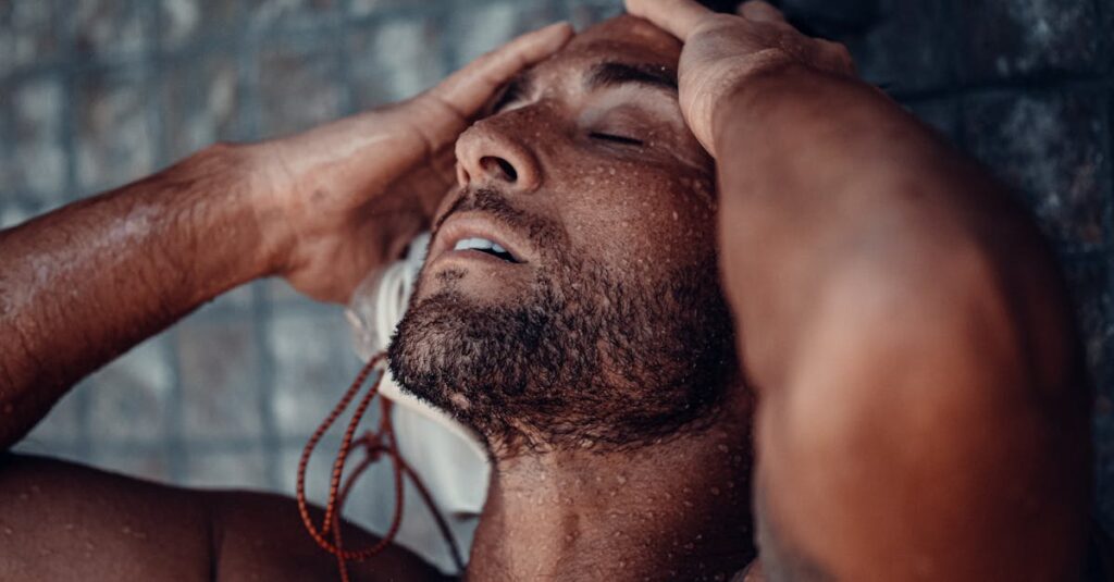 髪にツヤとハリが出てきた男性の整髪風景