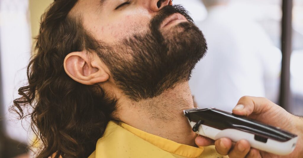 髪に自信を持ち堂々とした表情の男性のイメージ