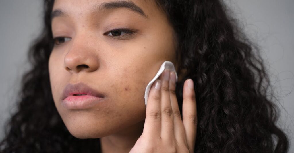 2週間後に肌の透明感や整ったお通じに気づく女性の笑顔