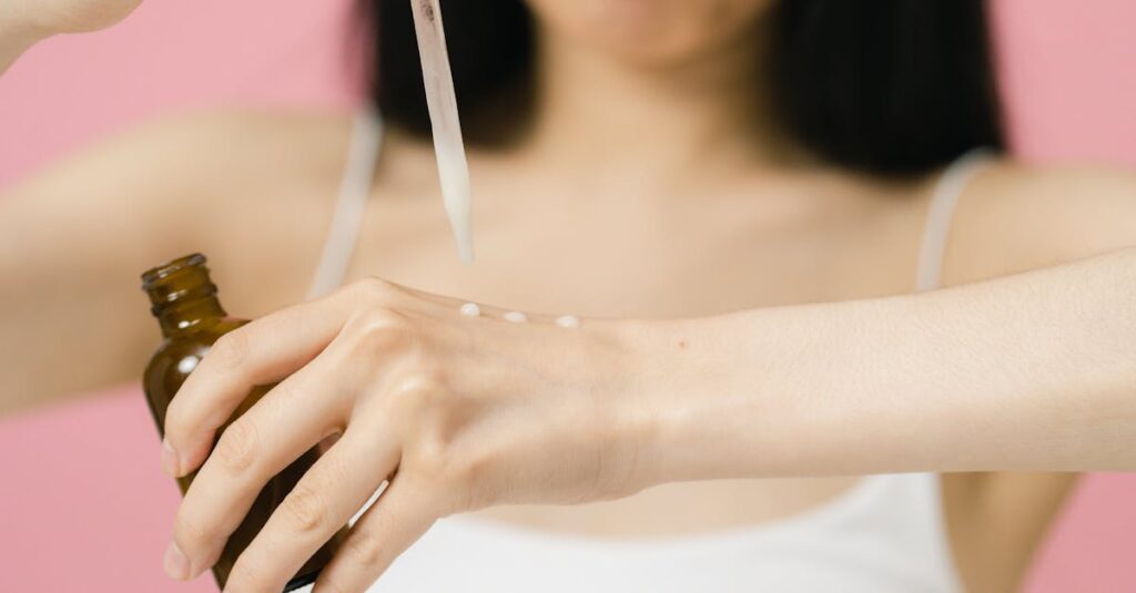 スキンケア初心者の女性が商品選びに迷っている様子