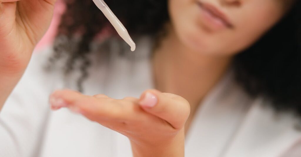 継続して美容液を使用することで得られる美肌の未来像を描いたイラスト